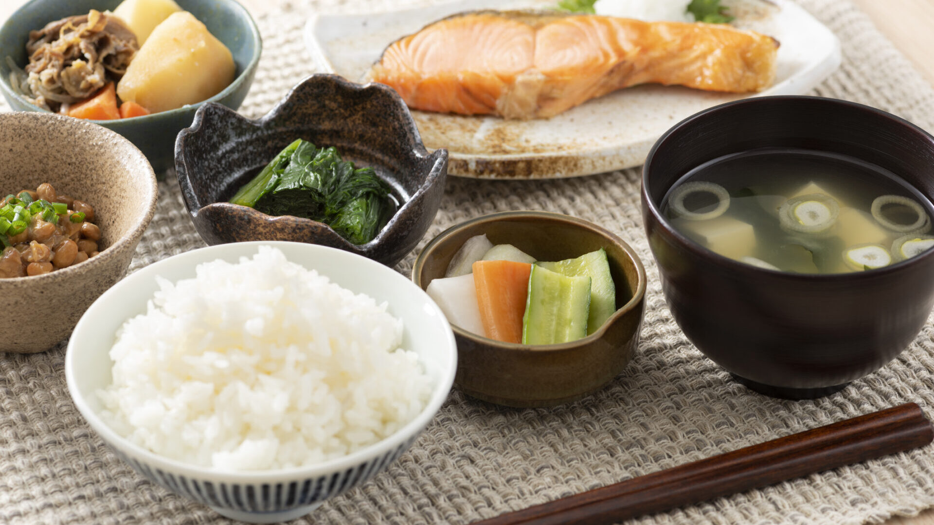 毎日の食事のタイミングと内容を整える