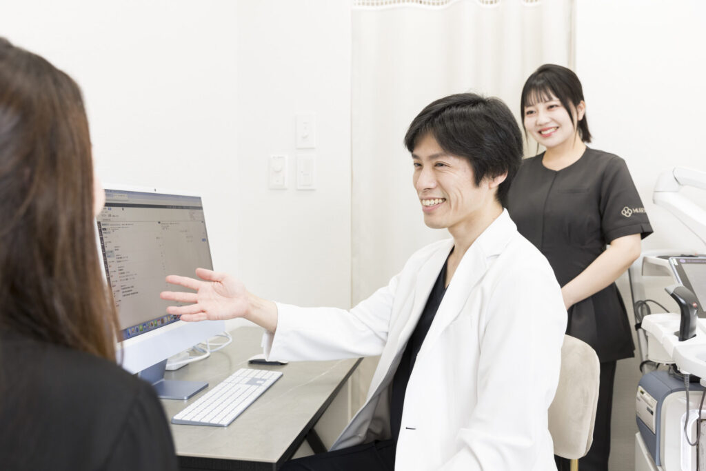 由が丘 ミュゼル レディースクリニック 高橋雅也先生 診療中の風景